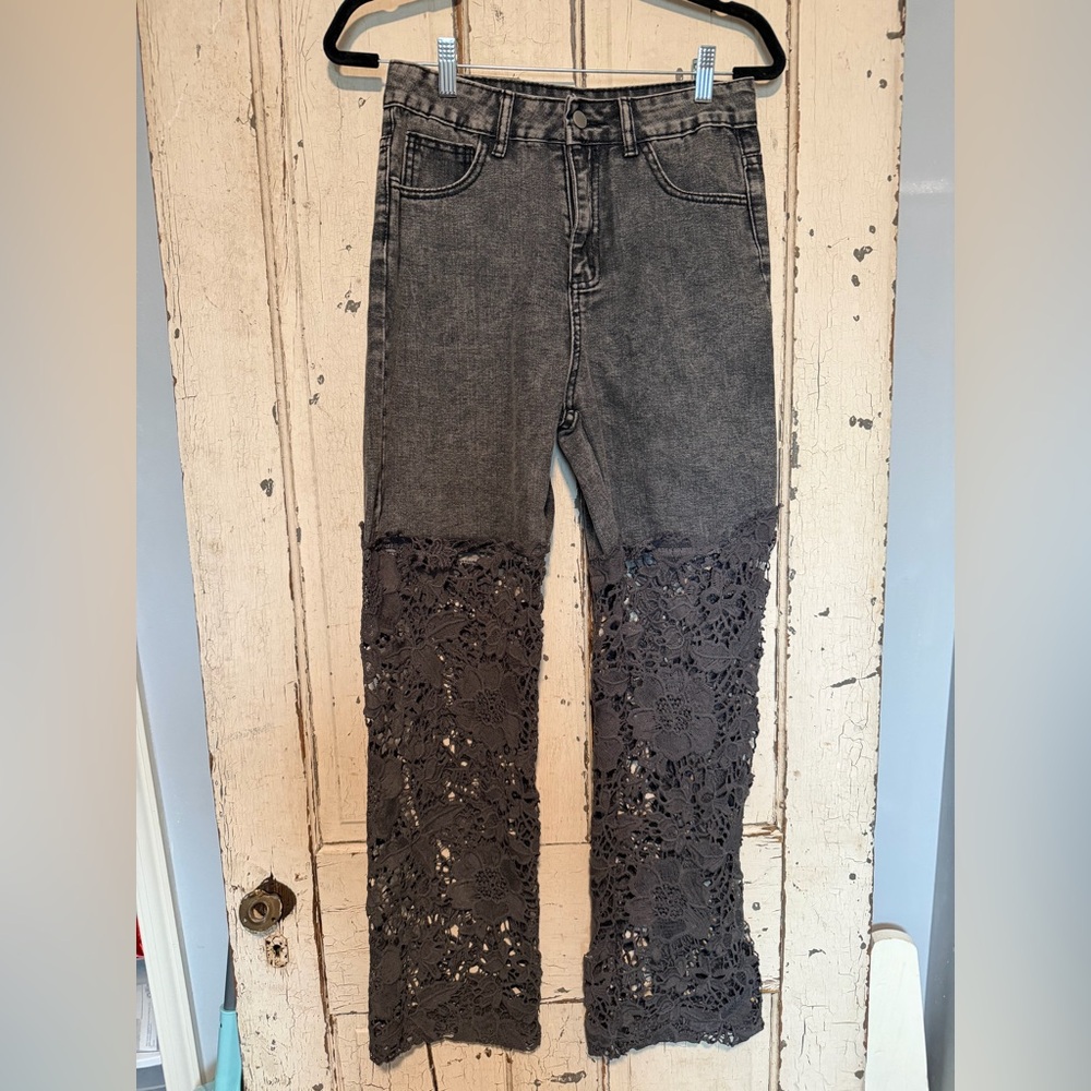 Jeans with lace leg
